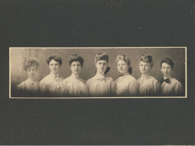 Alpha Chapter Photograph - 1904